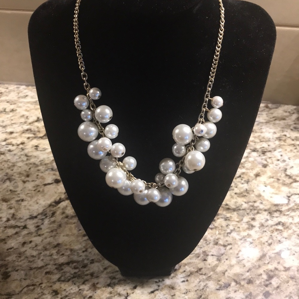 🌸 3/$25 sale faux pearl statement necklace